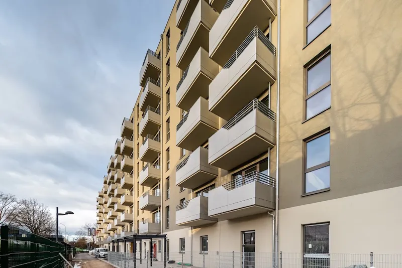 Schöne geräumige Neubauwohnung mit Balkon im Zweitbezug in Lichtenberg neu zu vermieten — photo 1